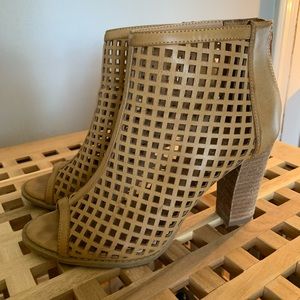 Heeled summer booties